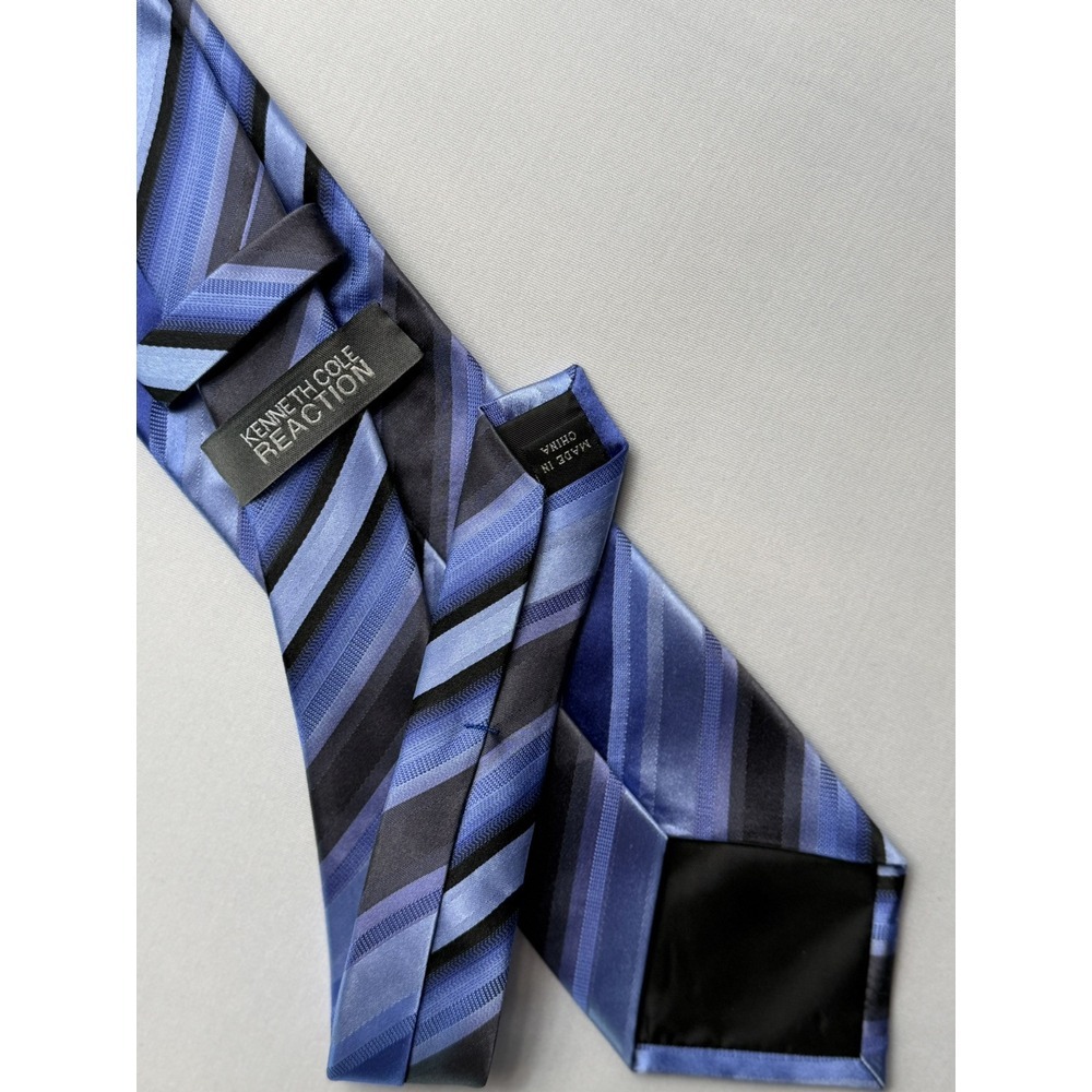 Kenneth Cole Shades Of Blue Men's Silk Necktie 57" Long 3.5" Blade